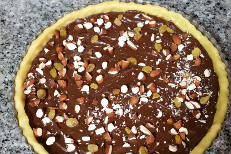 طورطة بالمكسرات والشكلاط