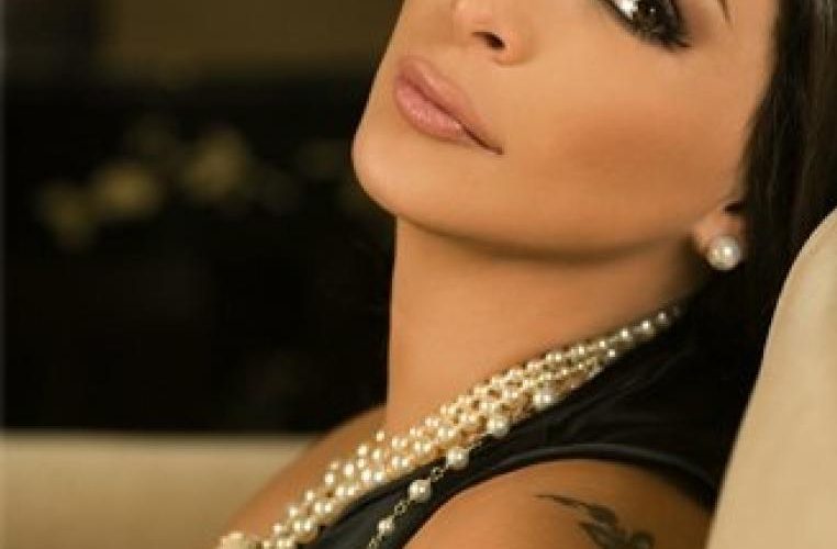 إليسا تصوم شهر رمضان مع المسلمين