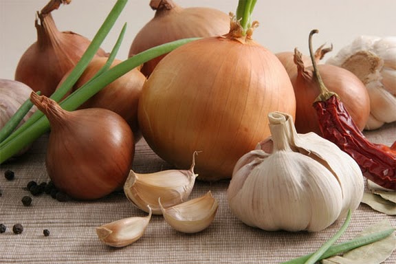 لإزالة ريحة البصلة والثومة من اليدين