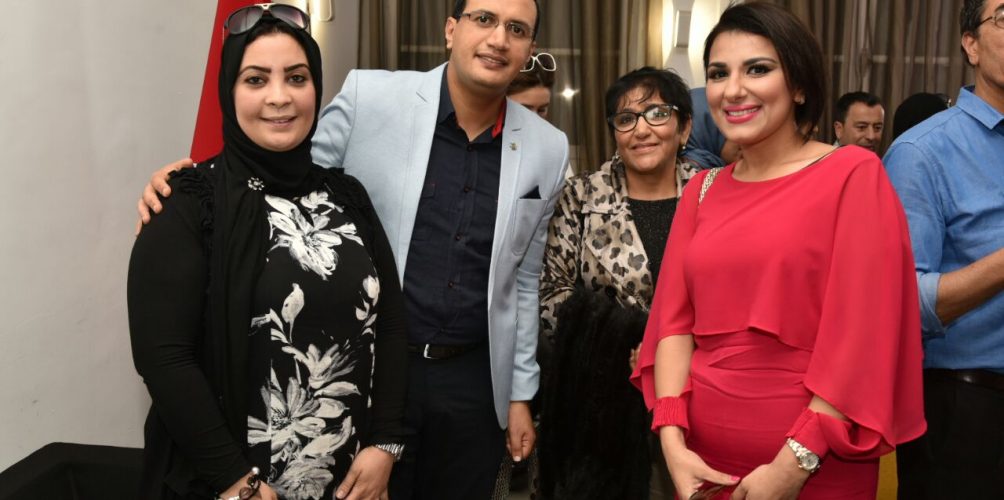 شوفو زوجة عبد العالي أنور شنو كادير لوجهها