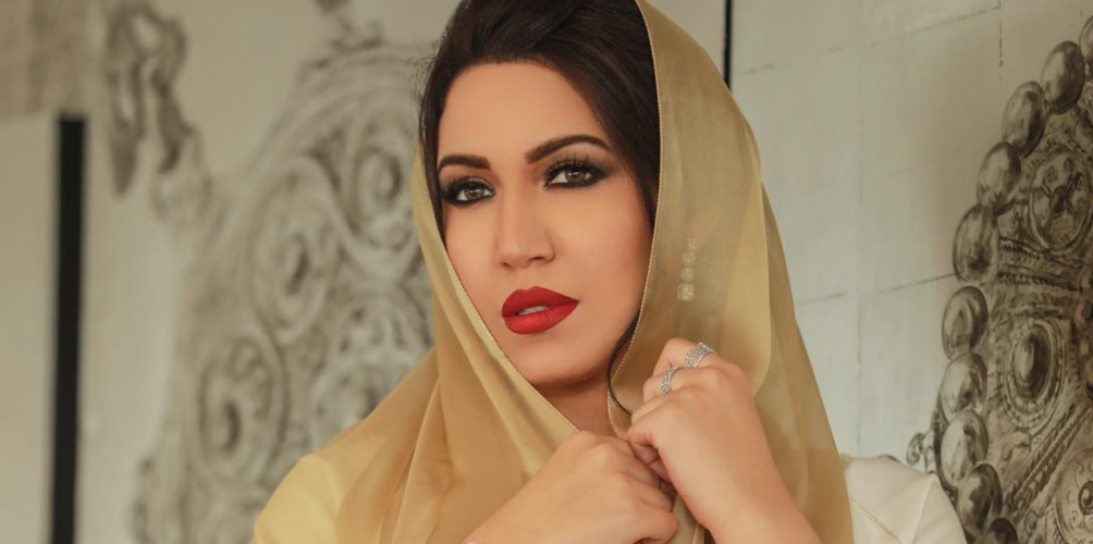 شوفو علاش أسماء لمنور فرحانة بزاف