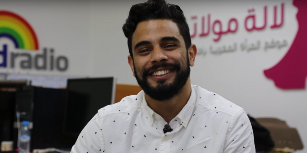 زهير زائر يقلد أغنية « 2 كلمات  » لإيهاب أمير