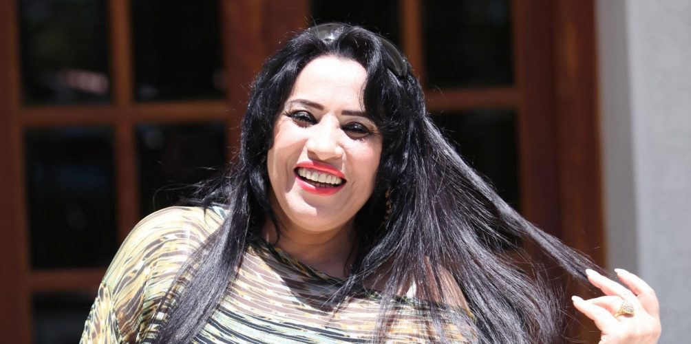 بالصور : نجات عتابو باطلالة شبابية