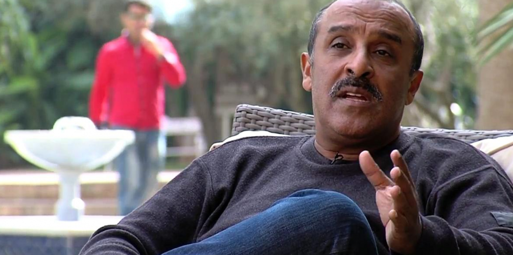 بعد أن اتهمته بالتحرش الجنسي ، سعيد الناصري يدعو لأبيضار بالشفاء