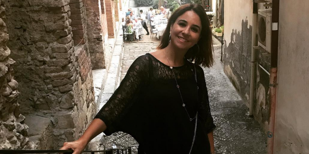 سامية أقريو عندنا الممثلة المغربية المتزوجة و الأم ماتقدرش تعيش