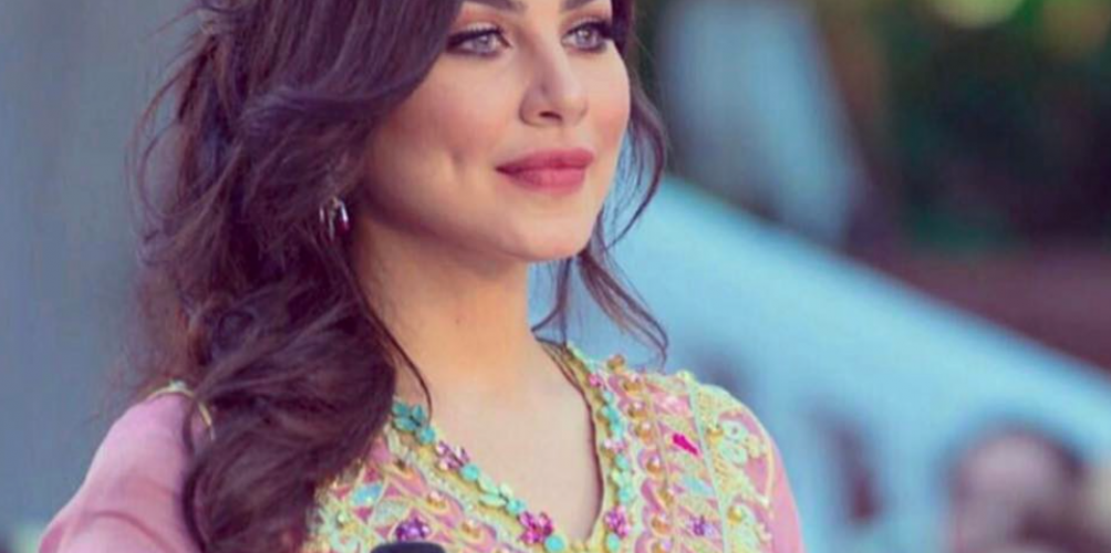 بالفيديو : حنان لخضر متألقة بقفطان للمصممة مريم بلخياط
