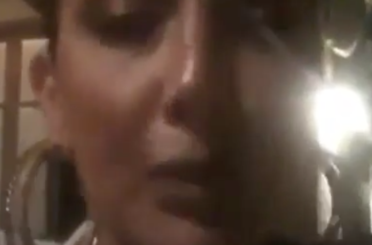 بالفيديو- غادة عبد الرازق تبكي في لايف جديد: « أنا آسفة.. سامحوني »