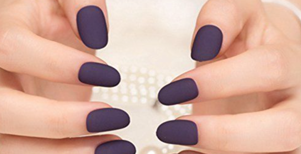 و تستمر صيحة طلاء الأظافر MATTE هذه السنة