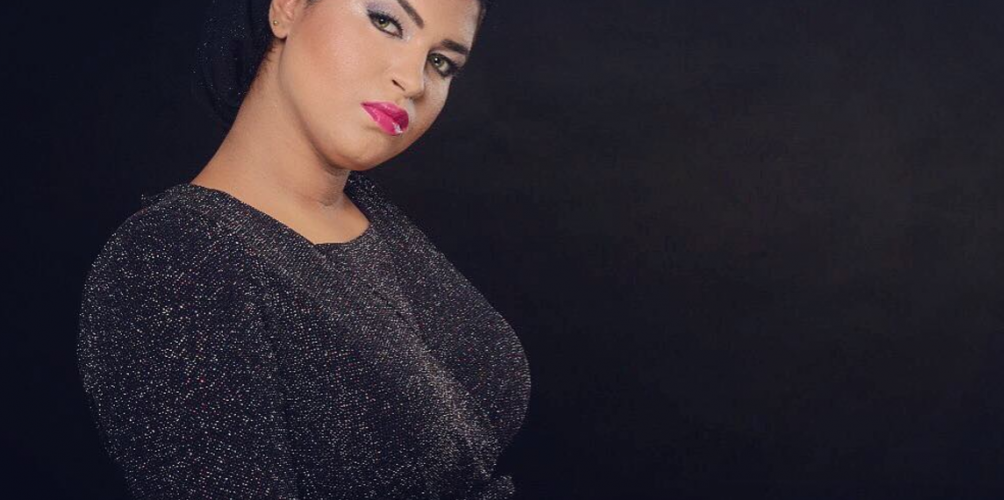 إيمان الشميطي تخلع الحجاب بعد سفرها لمصر