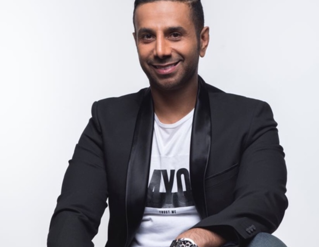 الفنان الإماراتي فاير السعيد يغني : « آجي للمغرب « 