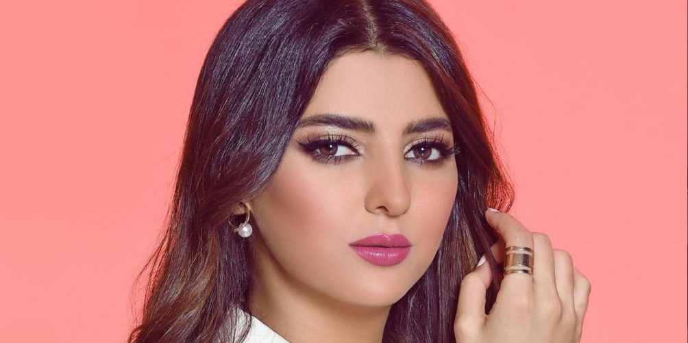 شبه كبير جدا بين مريم سعيد و أختها في آخر صورة