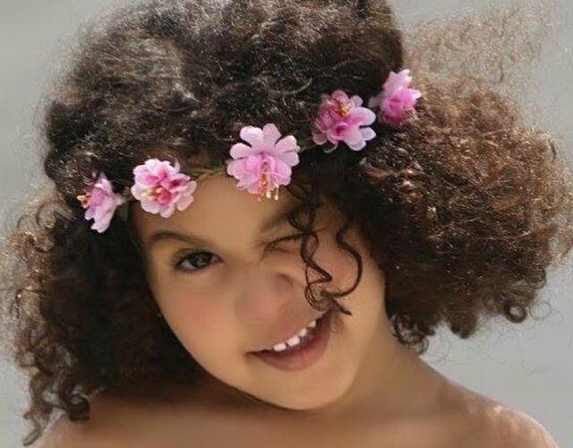 غالية ريحانة طفلة مغربية أذهلت المشاهير بتقليدها لإطلالاتهم
