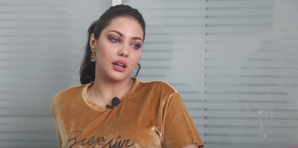 ابتسام تسكت ترد على خبيرة التجميل دينا أقصبي