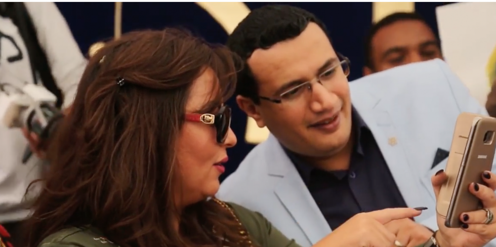 مبادرة إنسانية..فنانون مغاربة يزرعون الفرحة في قلوب مرضى مستشفى 20 غشت