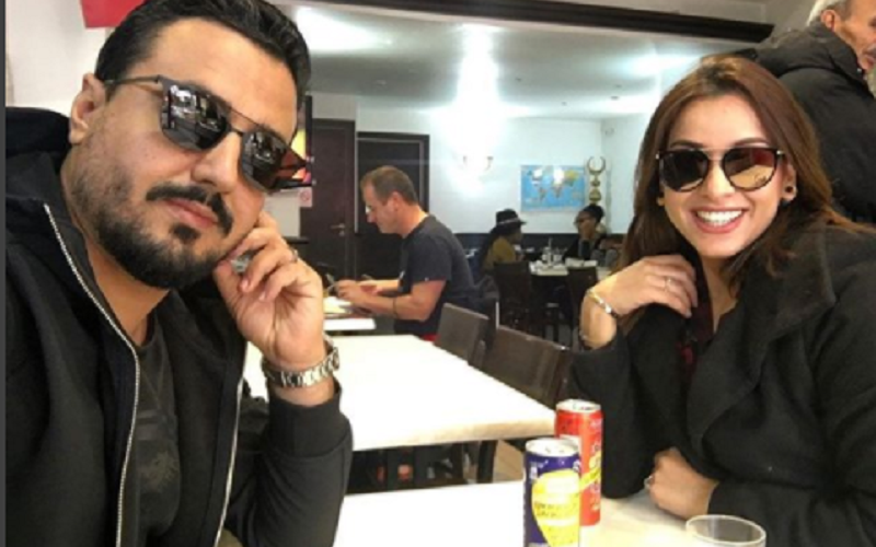 صورة رشيد العلالي رفقة زوجته في فرنسا تشعل مواقع التواصل الاجتماعي