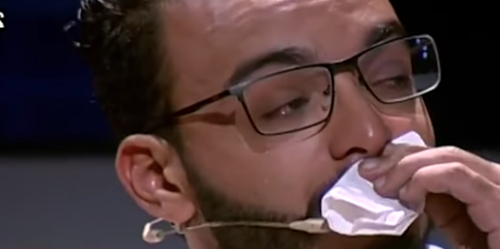 مؤثر.. بكاء هستيري لرشيد رفيق بعد رسالة والدته