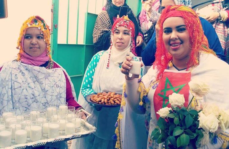 بالصورة: سكينة الدرابيل بالزي الصحراوي