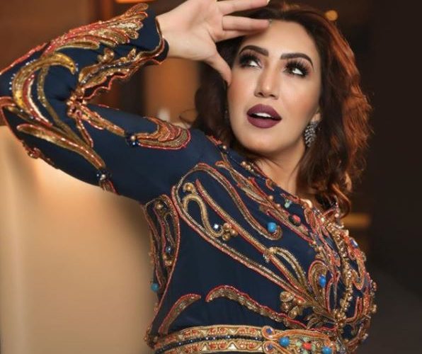 أسماء المنور تشعل حماس الحاضرين لحفل عقيقة إبن عصام وشمة بأغنية « عندو الزين