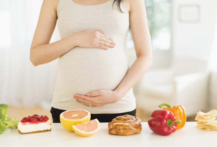 تجنبي هذه الاطعمة أثناء الحمل