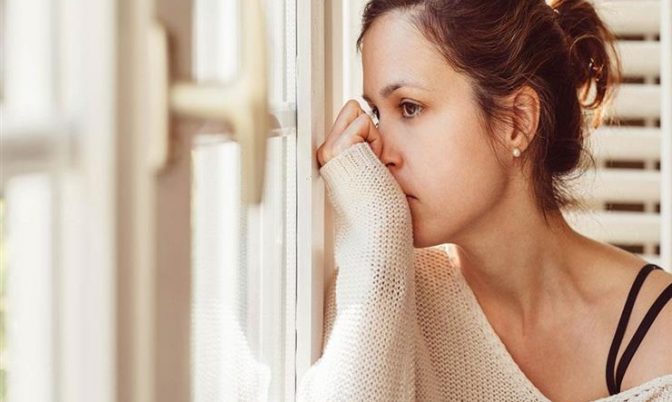 القلق لدى النساء يتسبب في هشاشة العظام …دراسة
