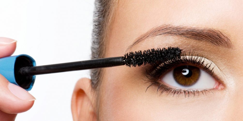 لعيون أجمل .. إليك الطريقة الصحيحة لاختيار الماسكارا