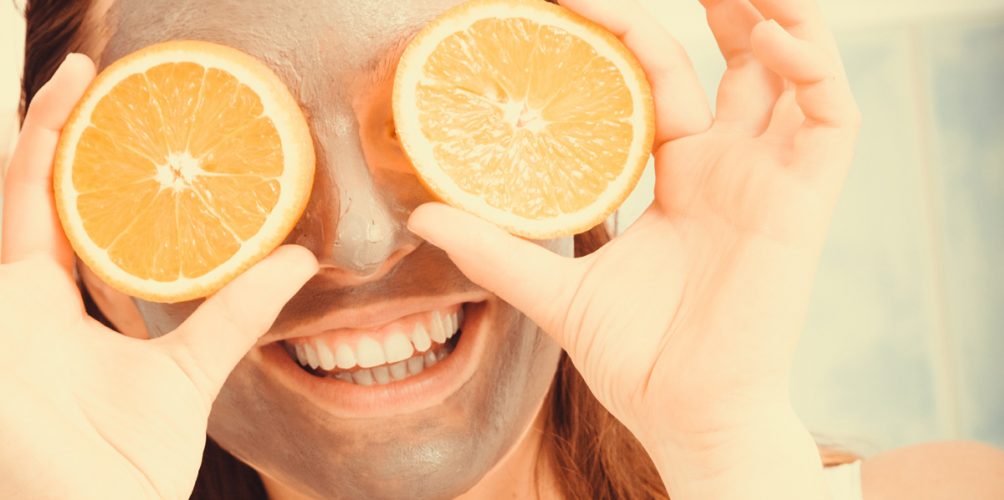 لتفتيح بشرتك بعد التعرض لأشعة الشمس.. وصفة سريعة وسهلة