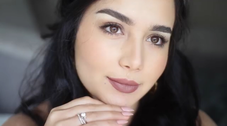 تألقي يوميا بمكياج ناعم وبسيط (فيديو)