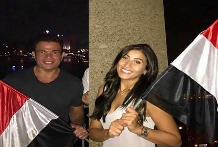 عمرو دياب يغني لدينا الشربيني « والله بحبك موت » في روسيا (فيديو)