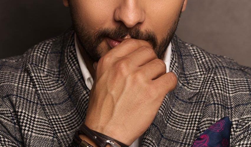 بالدموع،حاتم عمور : « الأم ديالي الحقيقية ما عاقلش عليها  » (فيديو)