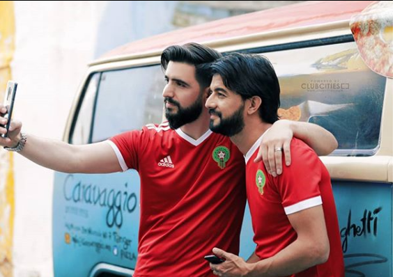 صورة…اخر سلفي لعمر لطفي وخوه في المغرب قبل مايمشيوا لروسيا