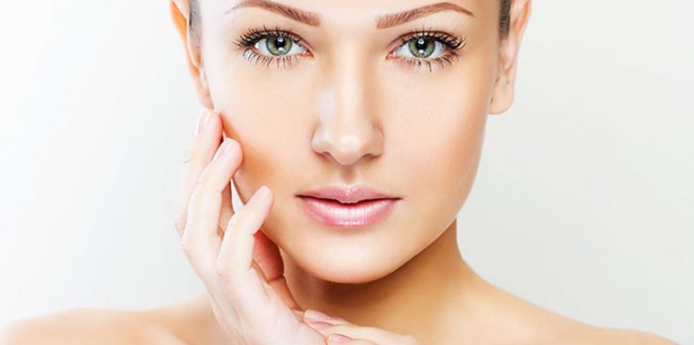 خمس حيل تجميلية على كل النساء معرفتها (فيديو)