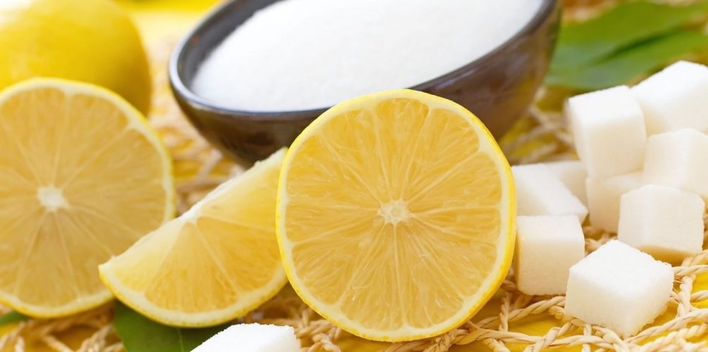 الليمون والسكر لتوحيد لون الجسم …وصفة