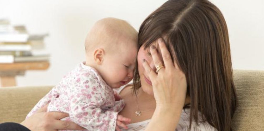 اللوز يعزز هرمون السعادة في الدماغ…5أطعمة تمنع اكتئاب ما بعد الولادة