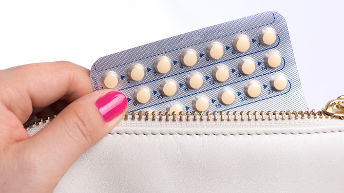 الطريقة الصحيحة لأخذ حبوب منع الحمل تفاديا للكلف في الصيف