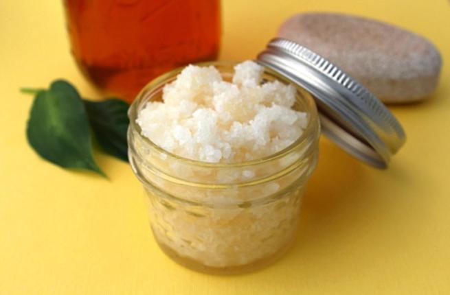 مقشر طبيعي بمكونین فقط …وصفة