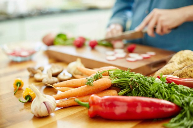 عدم حفظ الأطعمة في الثلاجة /عدم النظافة/أسباب التسمم الغذائي