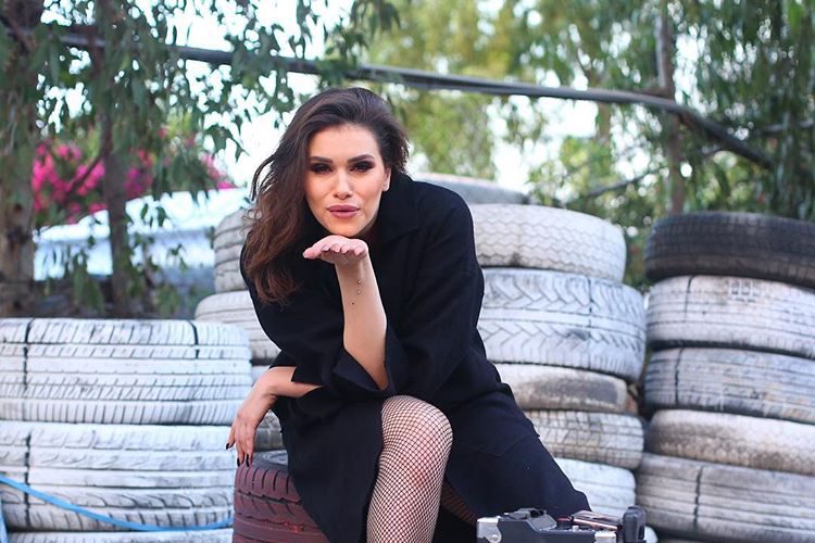 بالفيديو.. اكتشفوا العمل الغنائي الجديد لهناء الإدريسي « بالزربة »