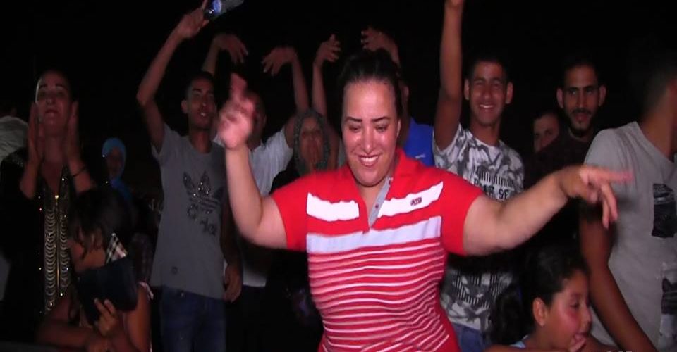 « جمهور مدينة الجديدة محيح في سهرة الفنان عبد الله الداودي « حنا كنموتو على الداودي