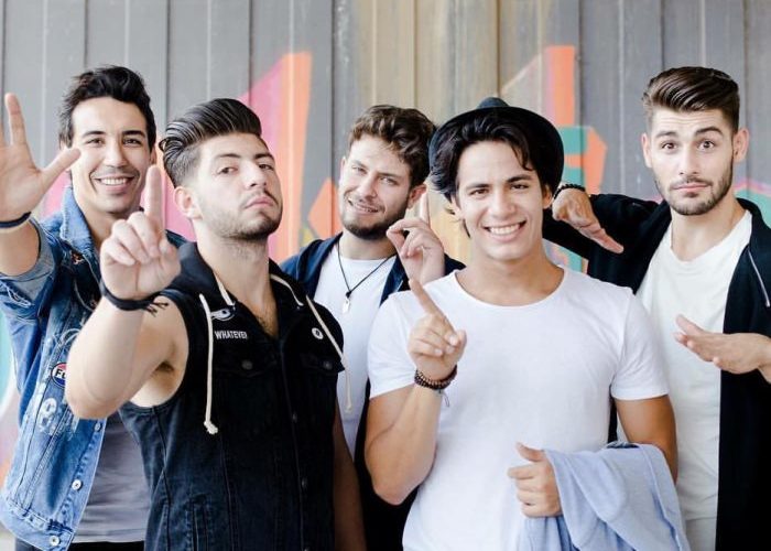 عضو فريق « the 5 » يعلن ارتباطه بفنانة مشهورة