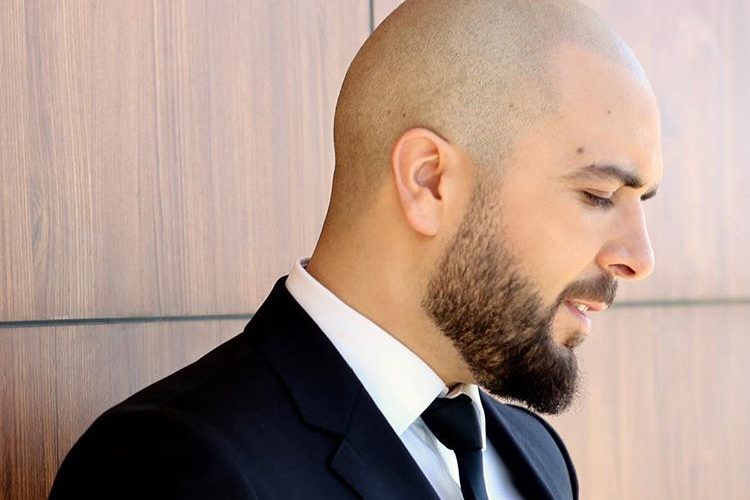 نجمان تركيان يرقصان على أنغام أغنية الدوزي « آمر » في حفل زفافهما (فيديو)