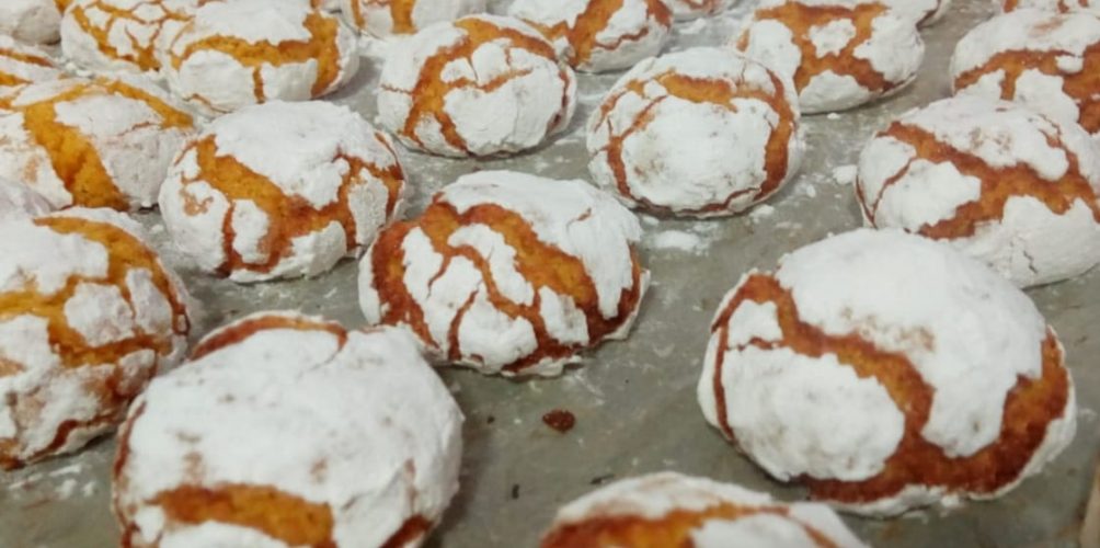 غريبة بالسميدة والكوك وقشور البرتقال