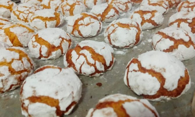 غريبة بالسميدة والكوك وقشور البرتقال