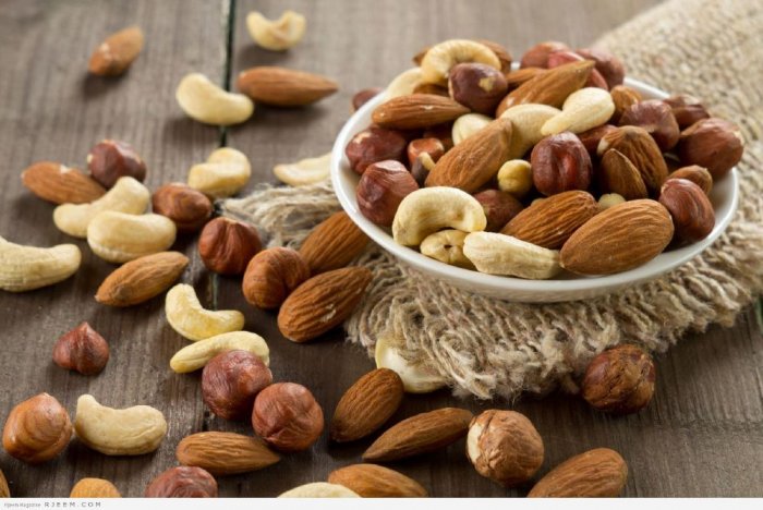 « تكافح هشاشة العظام و تخلصك من مشاكل الشعر…فوائد الفواكه الجافة « الفاكية