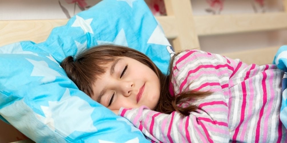 طرق سهلة ليتعود الطفل على النوم المبكر استعدادا للمدرسة