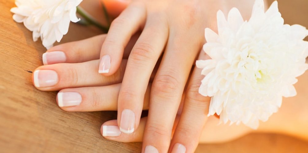 زيت الزيتون و العسل لترطيب و تقوية الأظافر