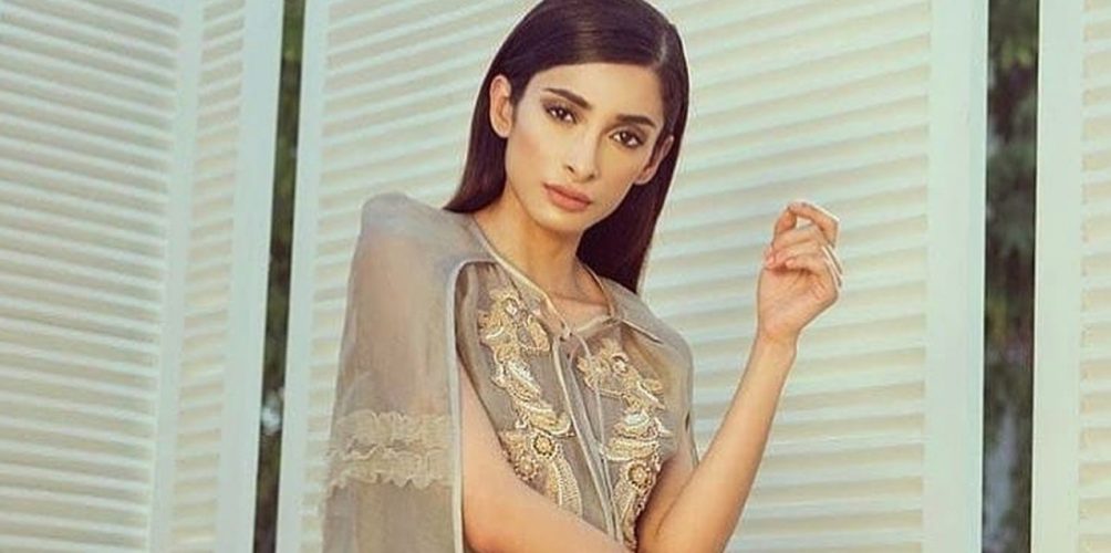 عارضة أزياء معروفة تنتحر بعد « بث مباشر « 
