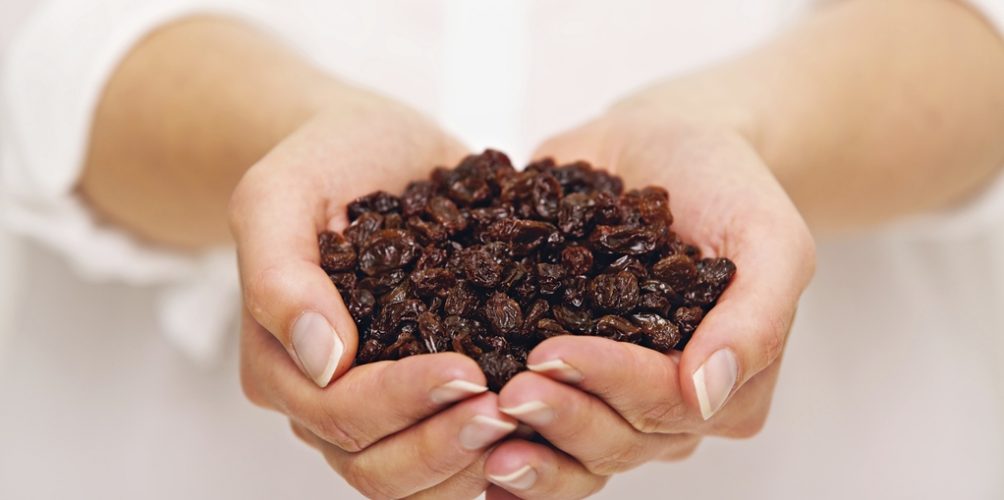 أكل الزبيب يحافظ على أسنانك ويساعدك على التخلص من الإسهال