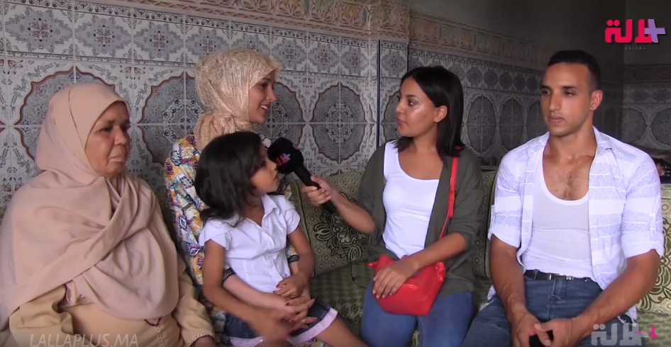 مشاعر الفرح والسرور تتقاسمها عائلة طارق بعد فوزه بـ20 مليون سنتيم ببرنامج « ذا أرتيست » (فيديو)