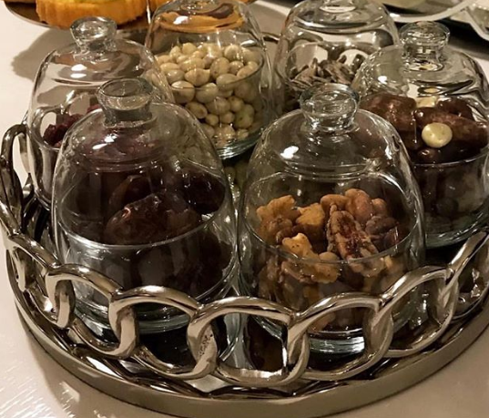 طرق تقديم الشاي والقهوة و الحلويات للضيوف…صور