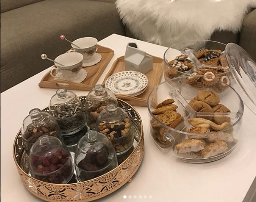 طرق تقديم الشاي والقهوة و الحلويات للضيوف…صور